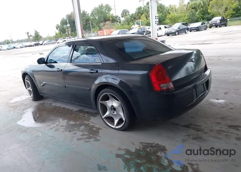 2005 Chrysler 300 z USA, uszkodzony, nr VIN 2C3JA43R15H103115